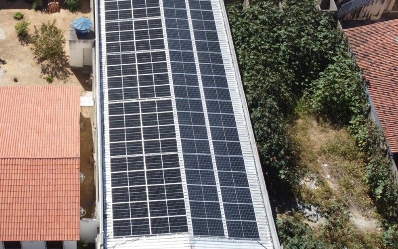 Usina solar comercial instalada pela Inata Engenharia