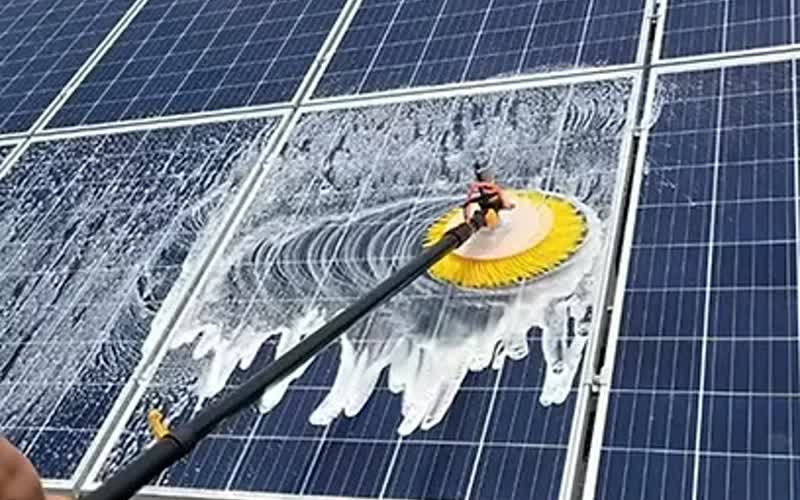 Limpeza técnica de painéis solares